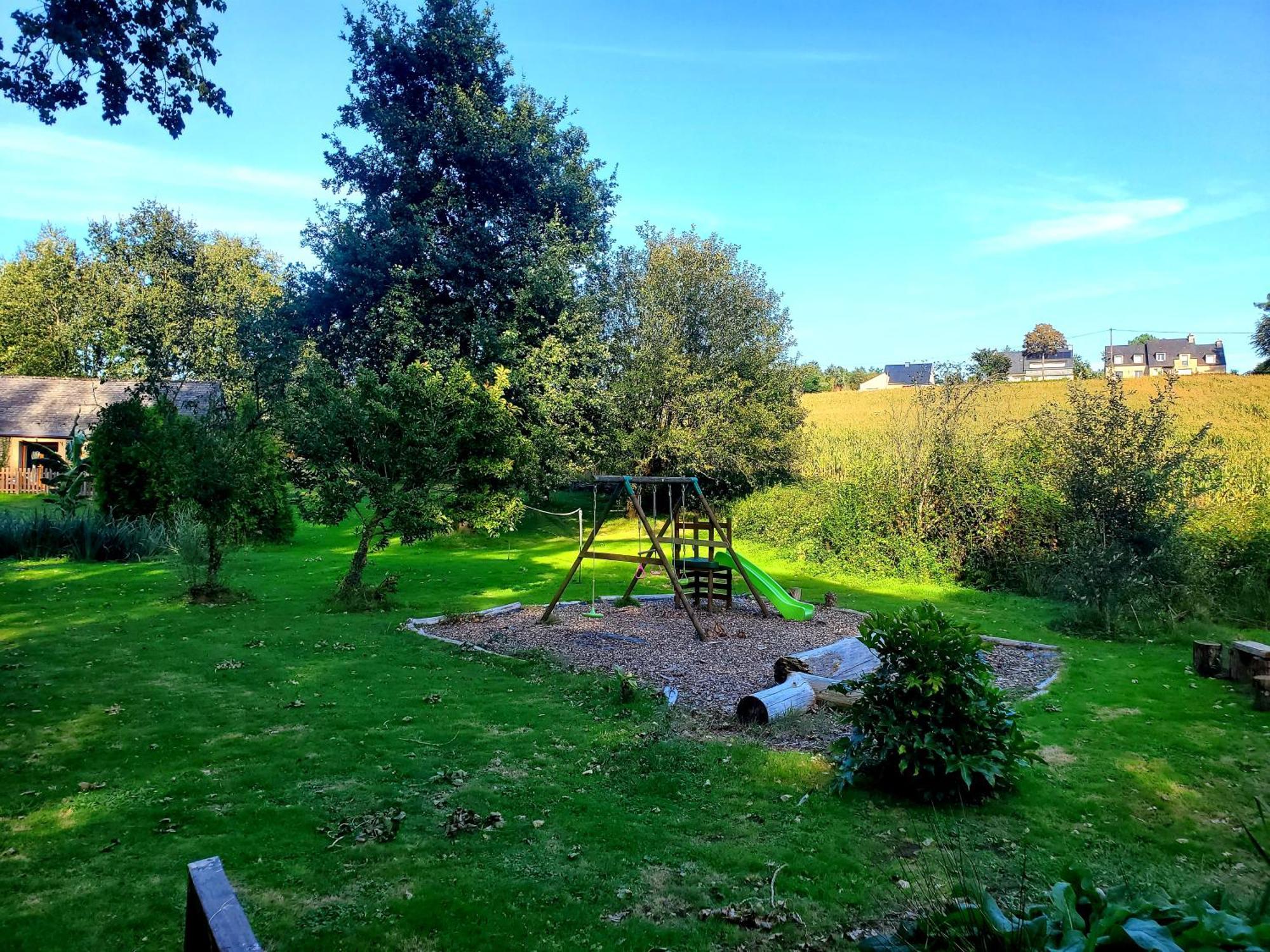 Le Vieux Moulin Gites - Detached Cottage With Garden Views And Pool Guégon 外观 照片