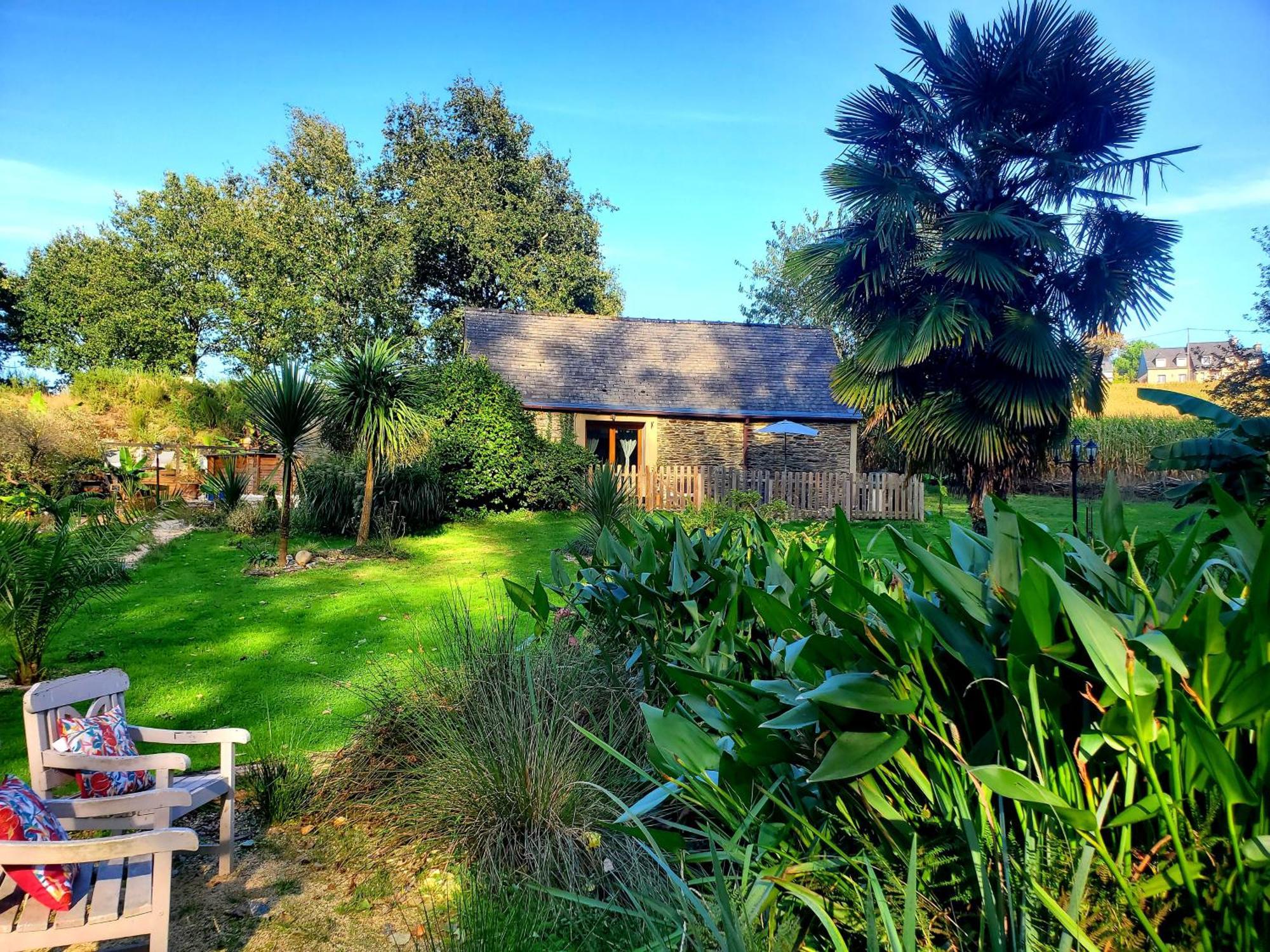 Le Vieux Moulin Gites - Detached Cottage With Garden Views And Pool Guégon 外观 照片